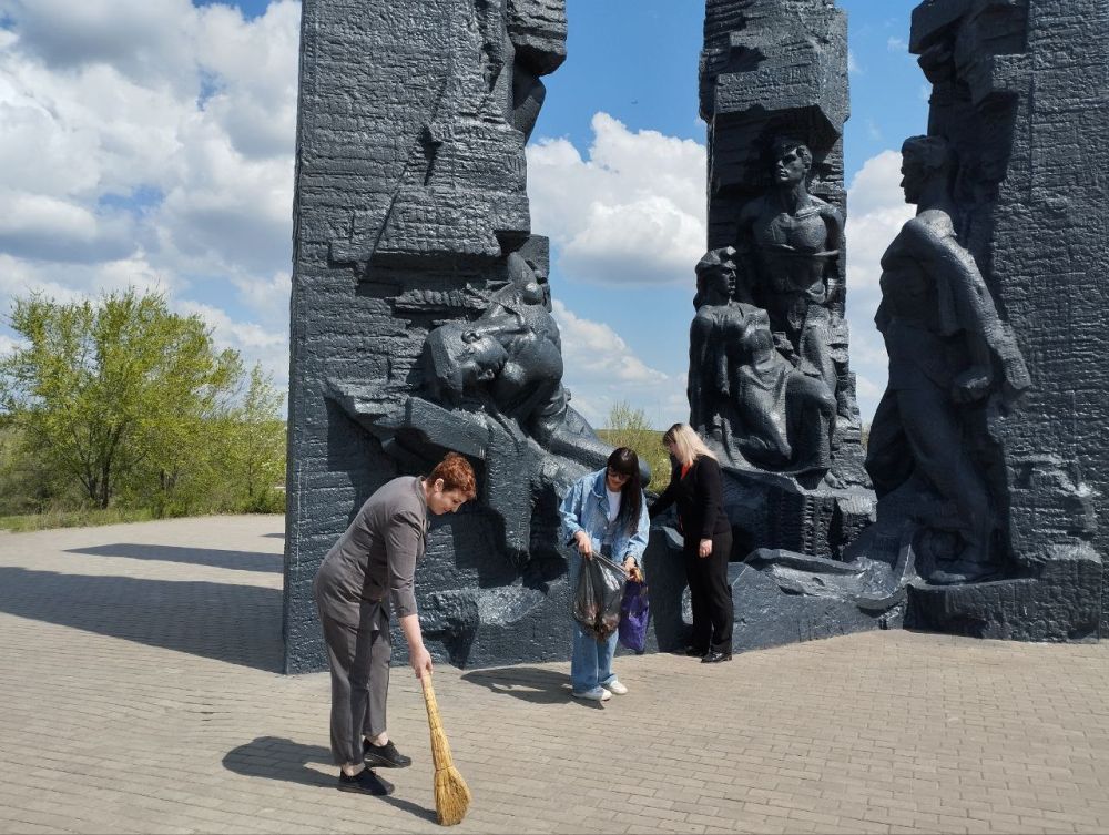 Росреестр ЛНР почтил память молодогвардейцев в рамках акции «Чистая память»