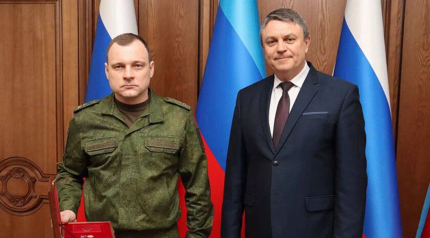 Пасечник присвоил звание Героя ЛНР полковнику медицинской службы Олегу Овчарову