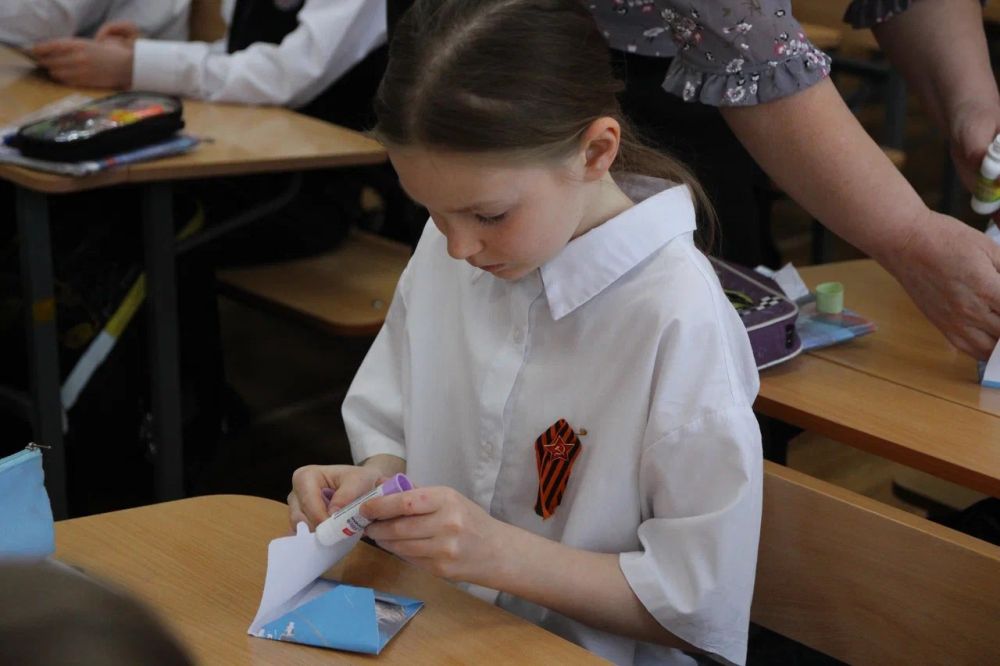 Луганские школьники написали письма для ветеранов в рамках акции «Письмо Победы»