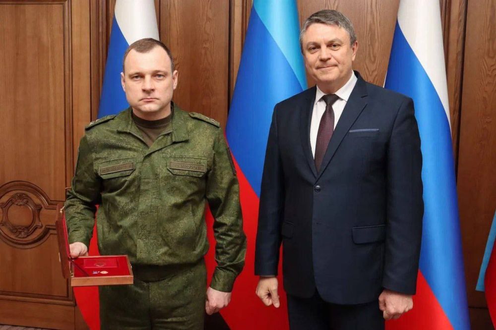 Наталия Пащенко: Поздравляем Олега Михайловича Овчарова с заслуженной наградой – званием Героя Луганской Народной Республики!