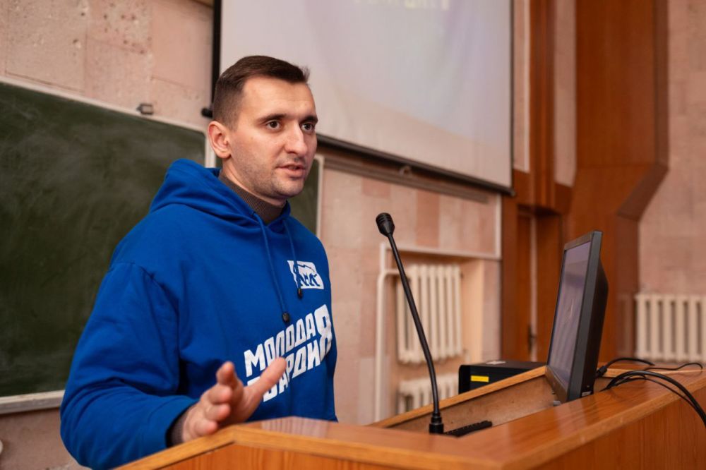 Луганское региональное отделение «Молодой Гвардии Единой России» завершило очную презентацию проекта «ПолитЗавод 2025» во всех федеральных вузах Республики