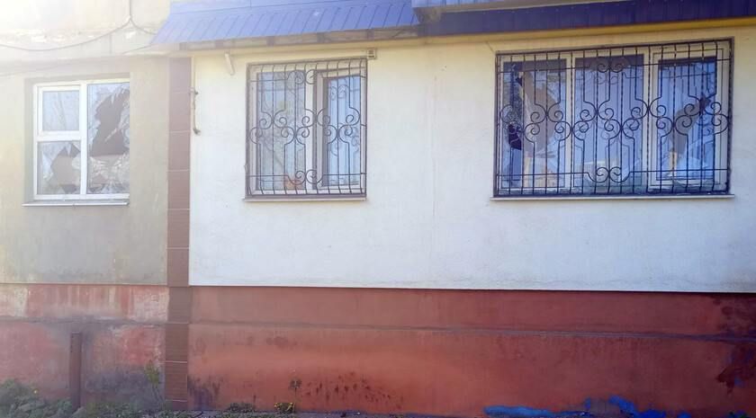 Беспилотник украинских боевиков атаковал Первомайск, в результате чего повреждено остекление в жилых домах