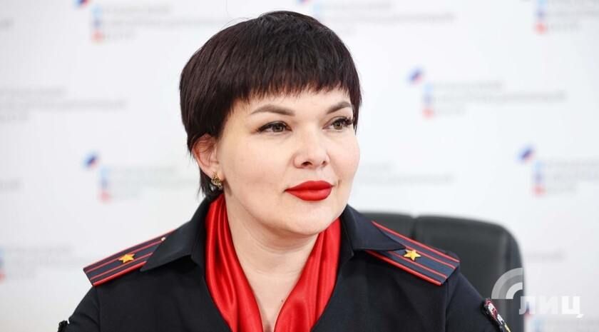 МВД по ЛНР призвало жителей Республики не устанавливать непроверенных приложений по просьбе якобы специалистов госструктур, а также открывать двери участковым полиции