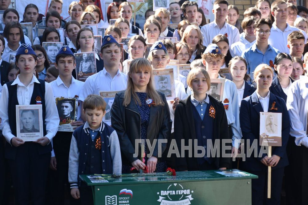 В луганском лицее-интернате открыли «Парту Героя» в честь участника спецоперации