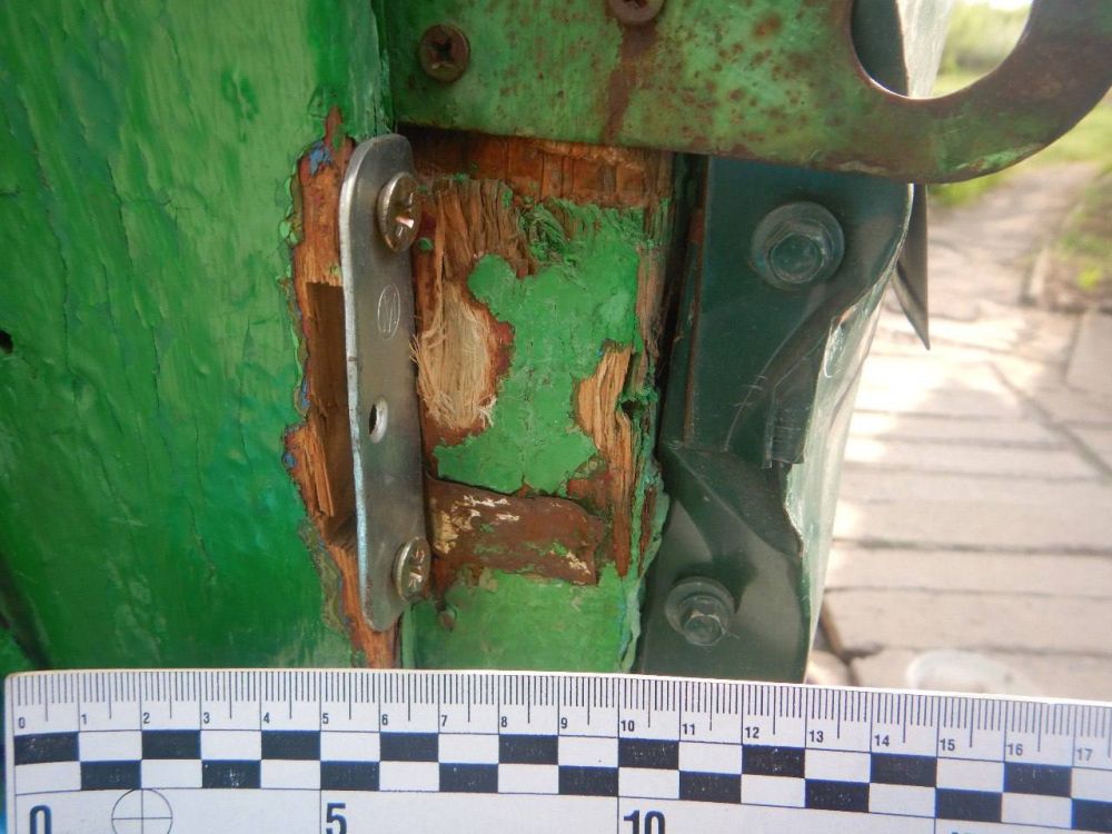 В Брянке полицейские по горячим следам задержали вора, похитившего из дома местной жительницы телефон и деньги