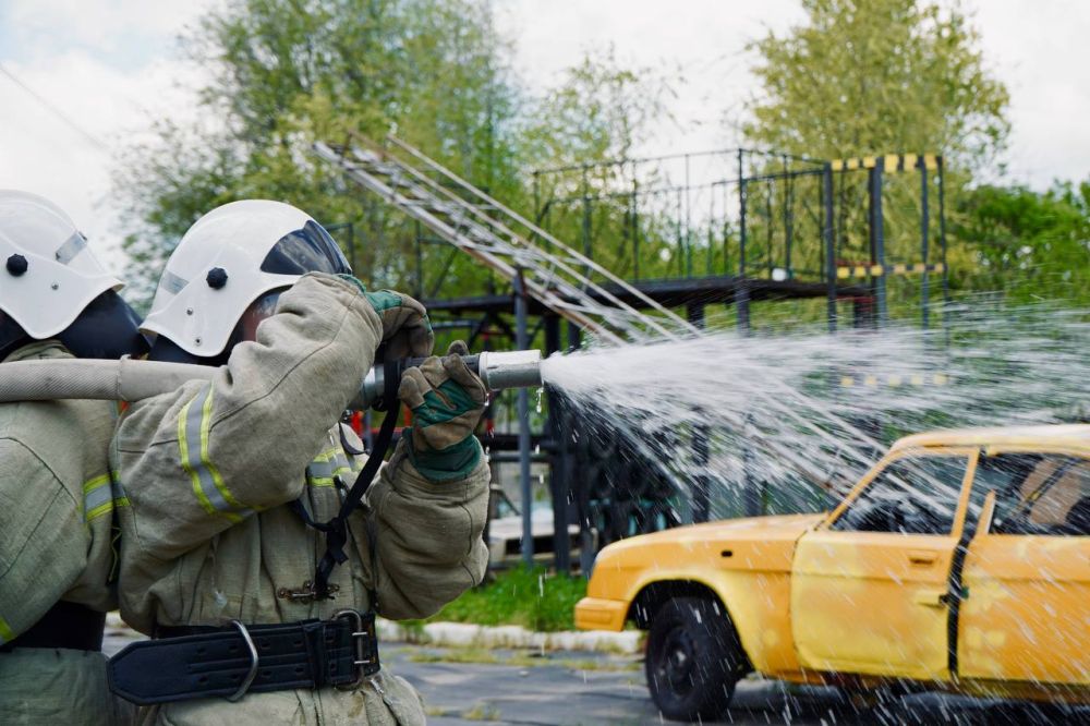 И в огонь, и в воду. Сегодня в Луганском региональном отделении ВСКС завершился курс занятий по «Основам пожарной безопасности»