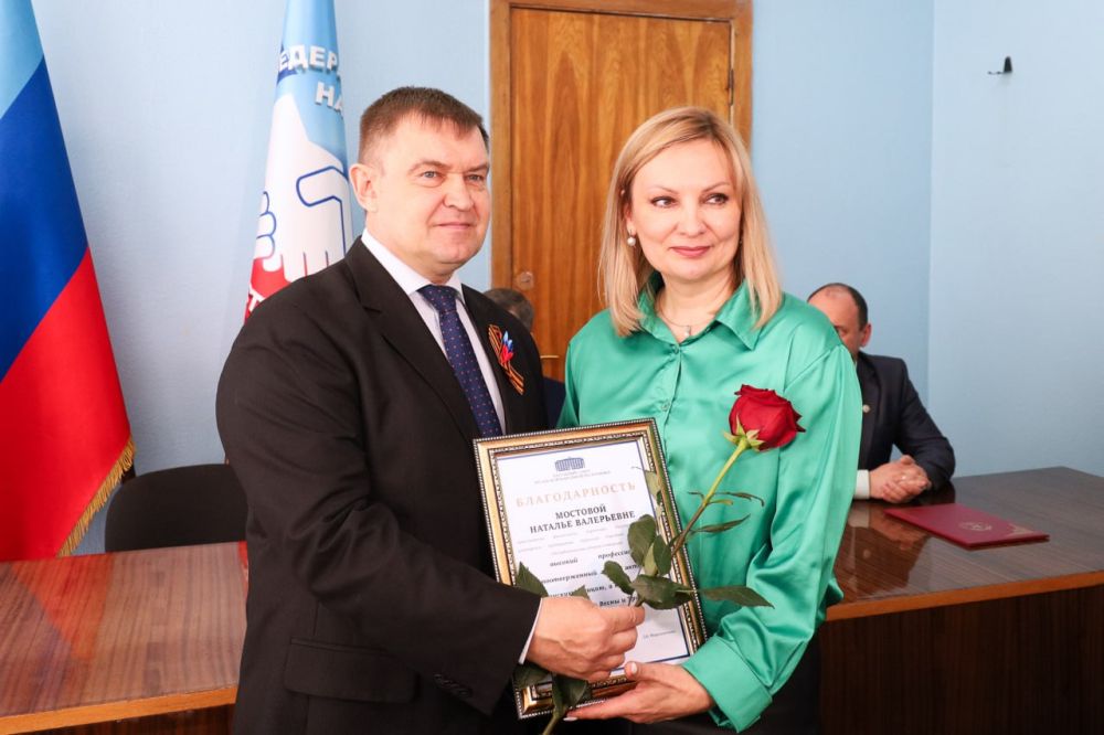 Андрей Сопельник вручил награды Народного Совета членам Федерации профсоюзов ЛНР