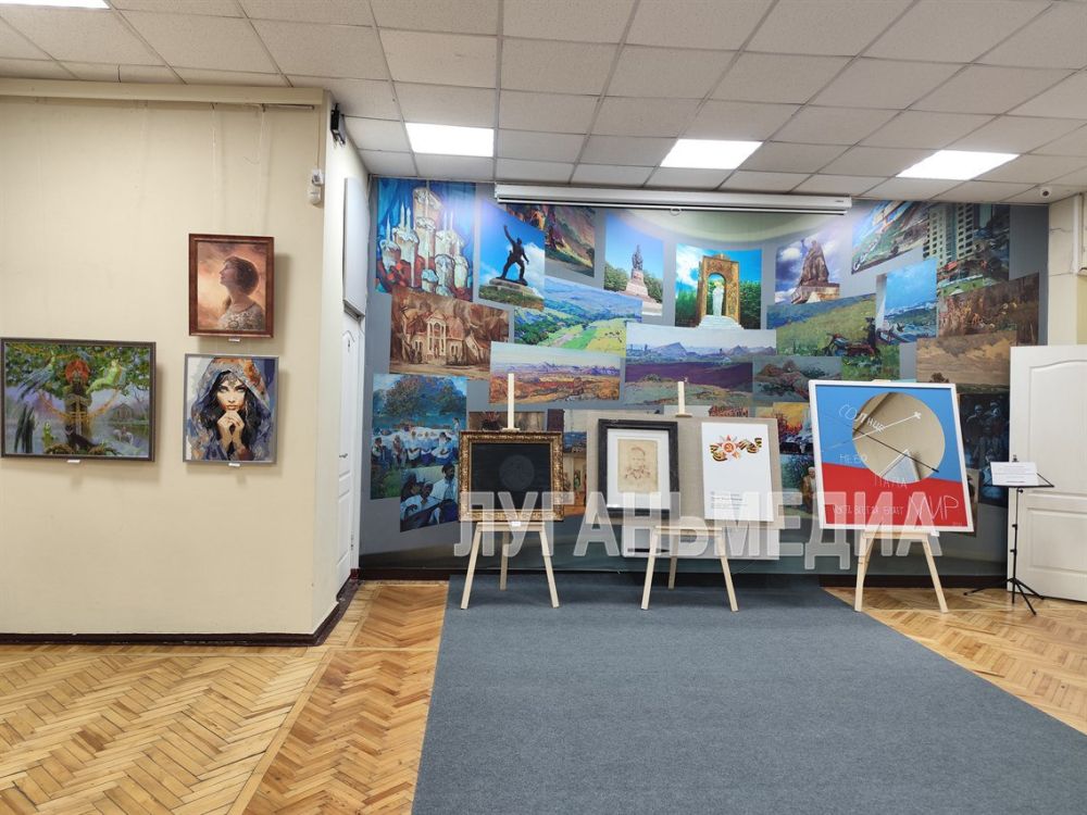 В Галерее искусств Луганского художественного музея состоялось открытие большого Вернисажа, посвящённого 80-летию Великой Победы