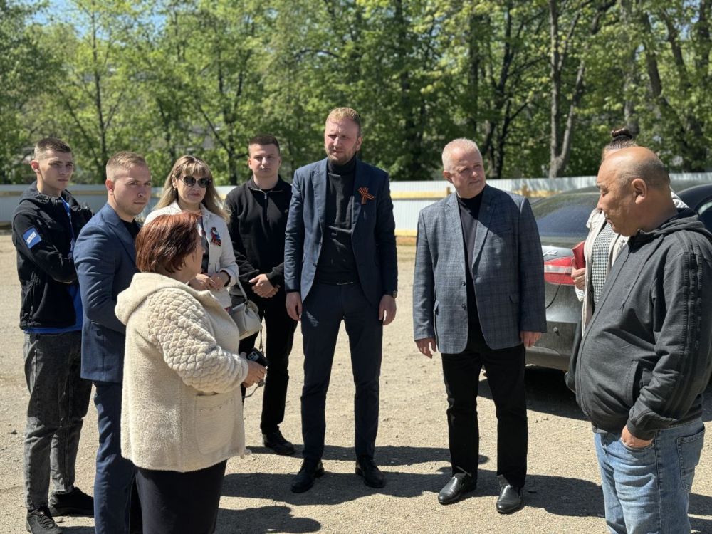 Константин Бутримов: МОДЕРНИЗАЦИЯ ОБРАЗОВАНИЯ В АНТРАЦИТОВСКОМ ОКРУГЕ: ДЕПУТАТСКИЙ КОНТРОЛЬ ЗА ХОДОМ РЕМОНТА В ШКОЛЕ № 3