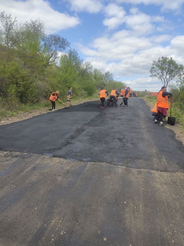 ГУП ЛНР «Луганский автодор» проводит работы по ремонту дорожного покрытия