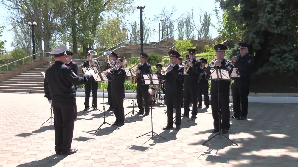 Торжественное собрание ко Дню местного самоуправления прошло в Луганске