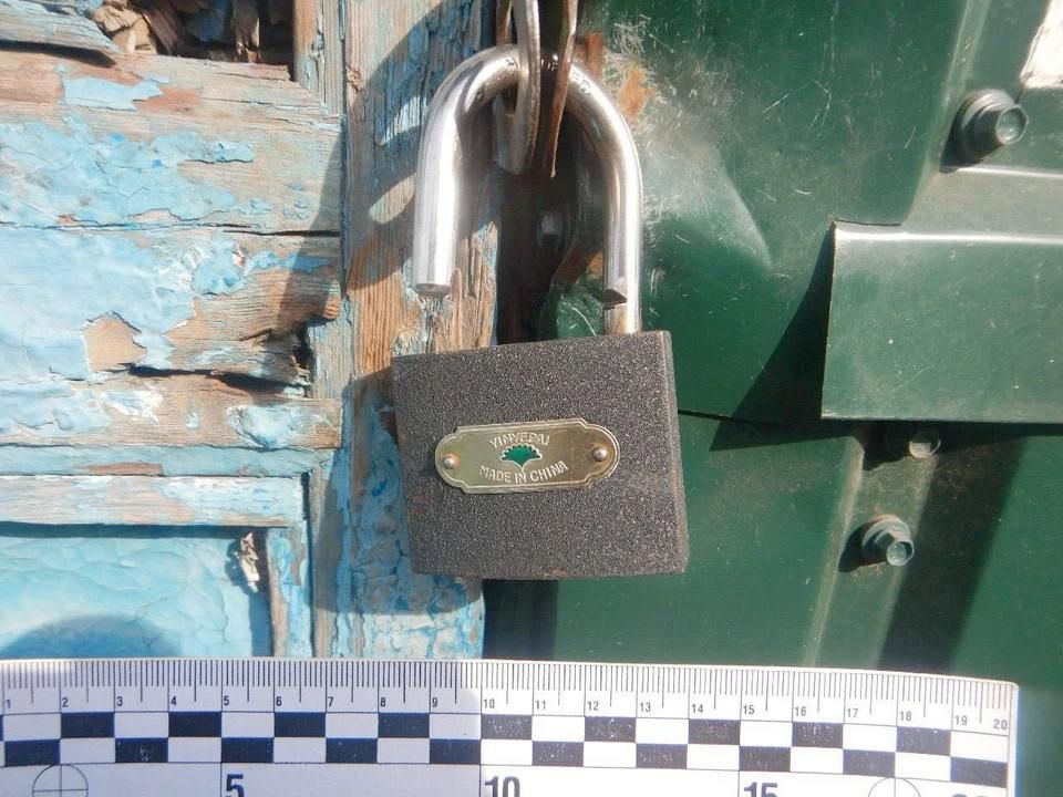 В Брянке вор похитил из дома местной жительницы телефон и деньги