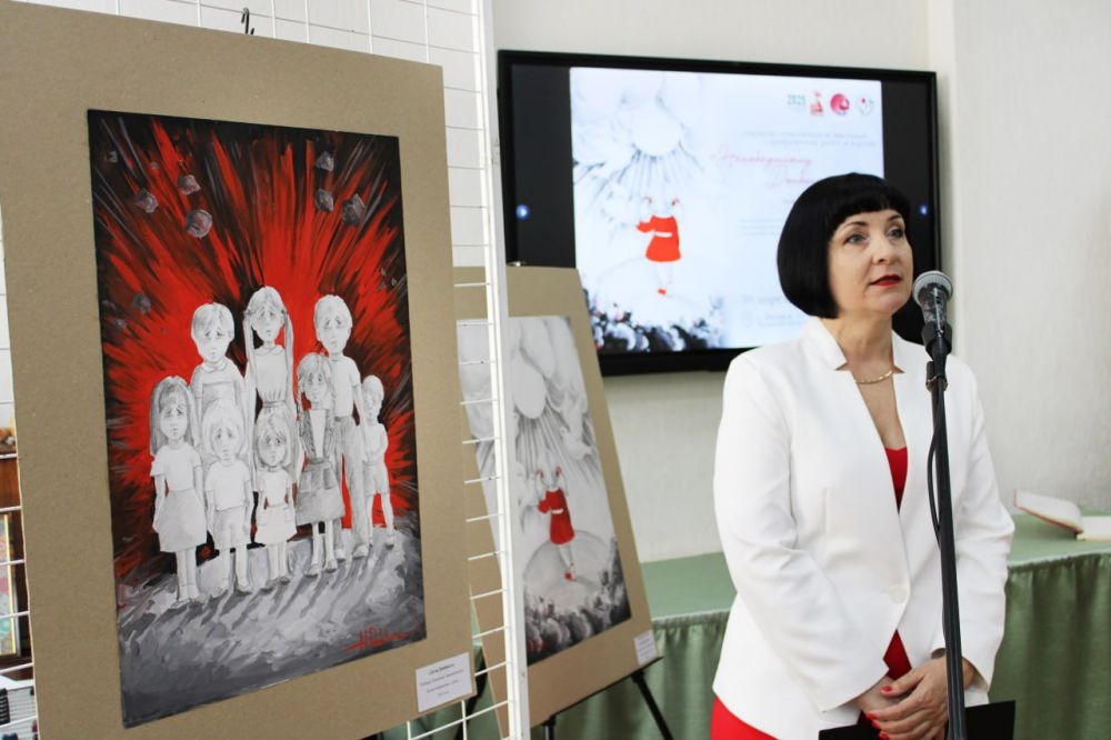 В Луганском центре народного творчества открылась тематическая выставка «Непобедимому Донбассу посвящается…» работ Натальи Радной, самодеятельного художника народного клуба «Левша» Луганского центра народного творчества...