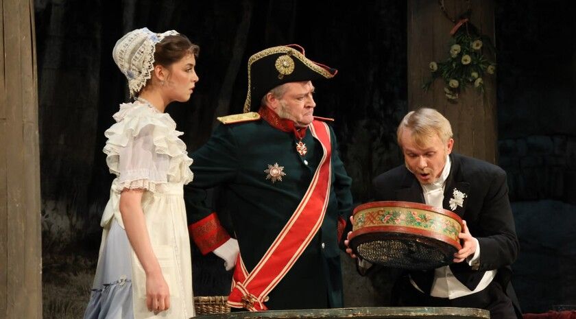 Малый театр России представил в Луганске спектакль «Свадьба, свадьба, свадьба»