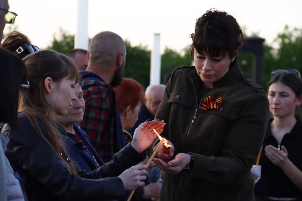 Вечный огонь приехал в ЛНР из Александровского сада