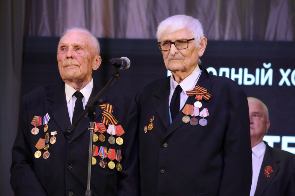 В преддверии 80-летия Великой Победы в Луганском Дворце культуры прошёл урок мужества «Огнём войны опалённые»