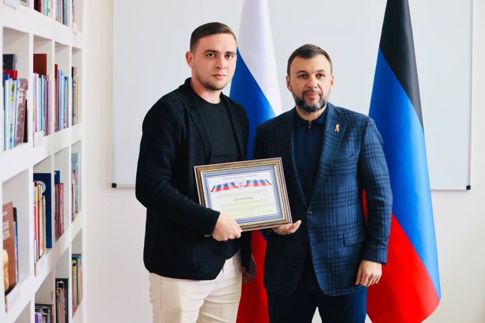 Глава ДНР наградил Почетной грамотой донецкую редакцию «Комсомольской правды»