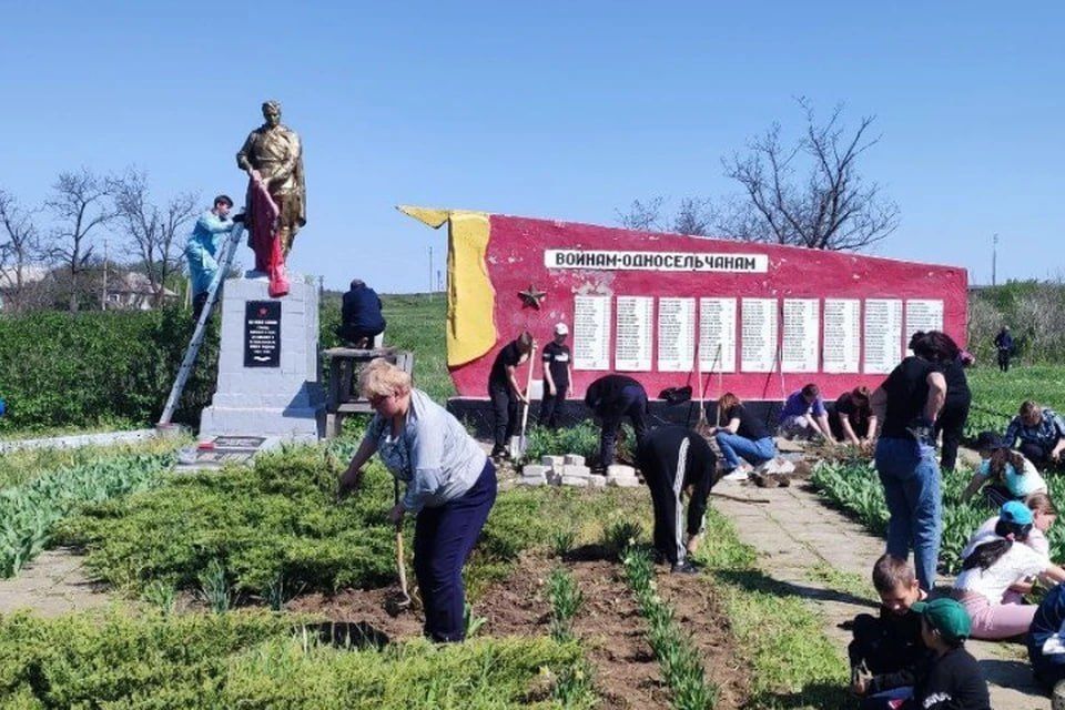 В Лутугинском районе восстановили мемориал памяти павших воинов