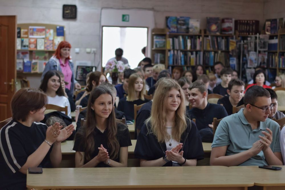 В Луганской молодежной библиотеке прошло комплексное мероприятие «И будет месяц май» к 80-летию Победы в Великой Отечественной войне