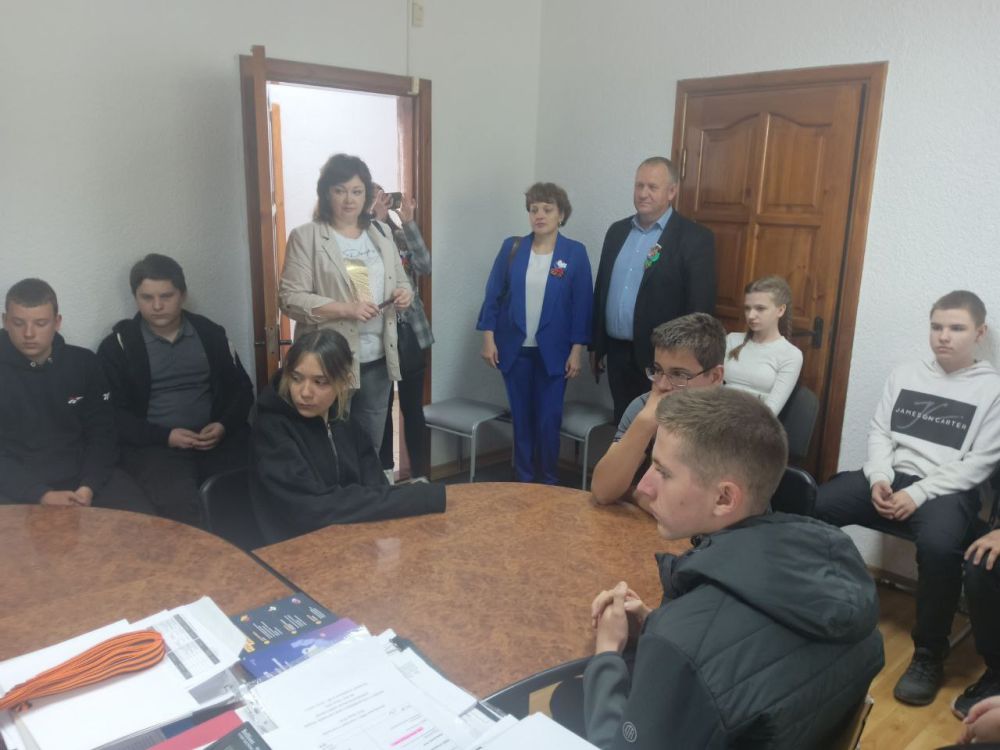 Константин Бутримов: Молодежный клуб Новоайдарского района: курс на осознанный выбор профессии