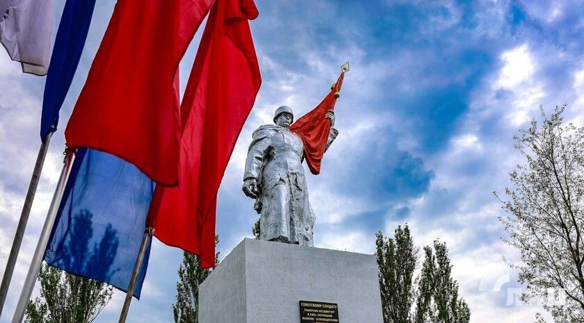 Отреставрированный сквер открылся в Луганске в преддверии Дня Победы