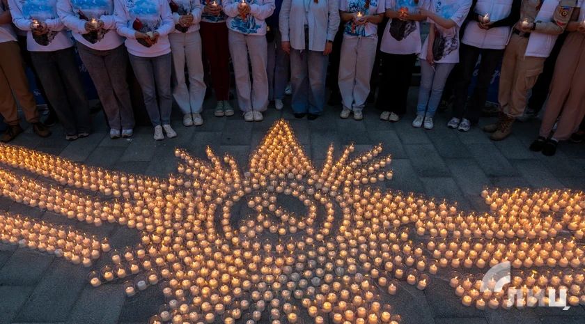 «Волонтеры Победы» создали из свечей картину с изображением ордена Отечественной войны