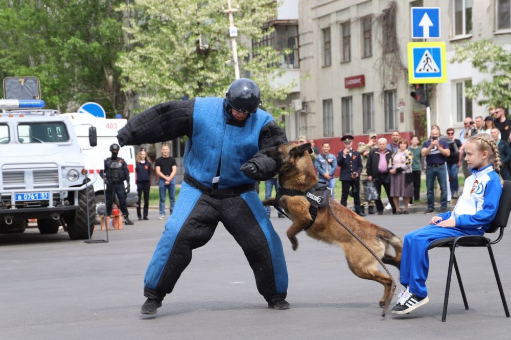 � ���� 80-����� ������ ������������� ������������� ��� ������� ������������� �����������