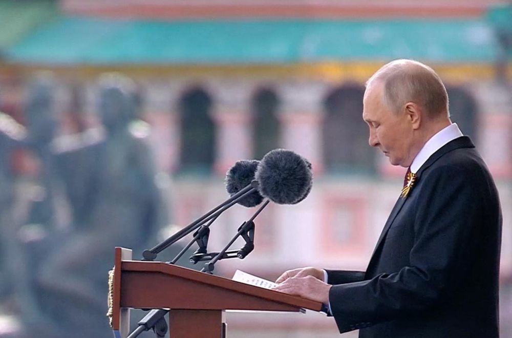 Правда на нашей стороне, вся страна поддерживает участников СВО, заявил Владимир Путин участникам Парада Победы в Москве