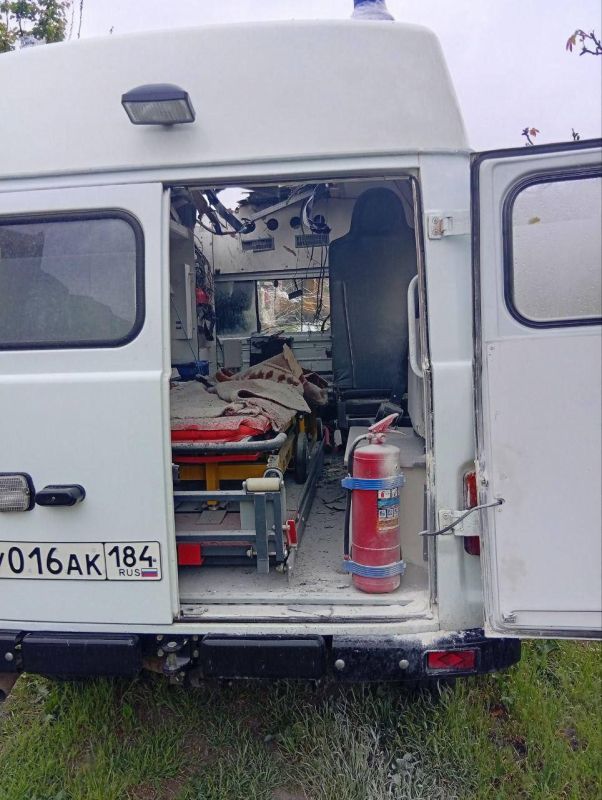 Украинские боевики в День Победы атаковали машину скорой помощи в Херсонской области