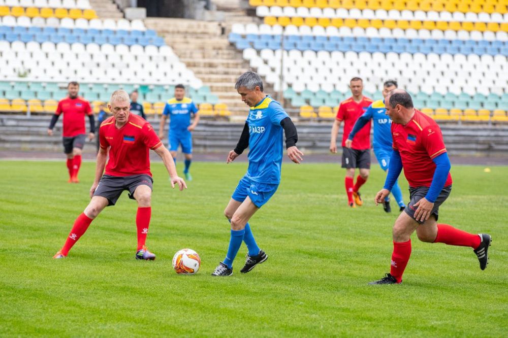     , , ,   :             ,  80-    ...