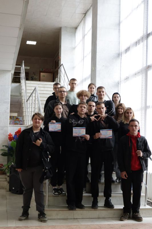 Луганская молодёжная библиотека провела интеллектуально познавательный квиз «Республика моя молодая!», посвященный Дню Луганской Народной Республики