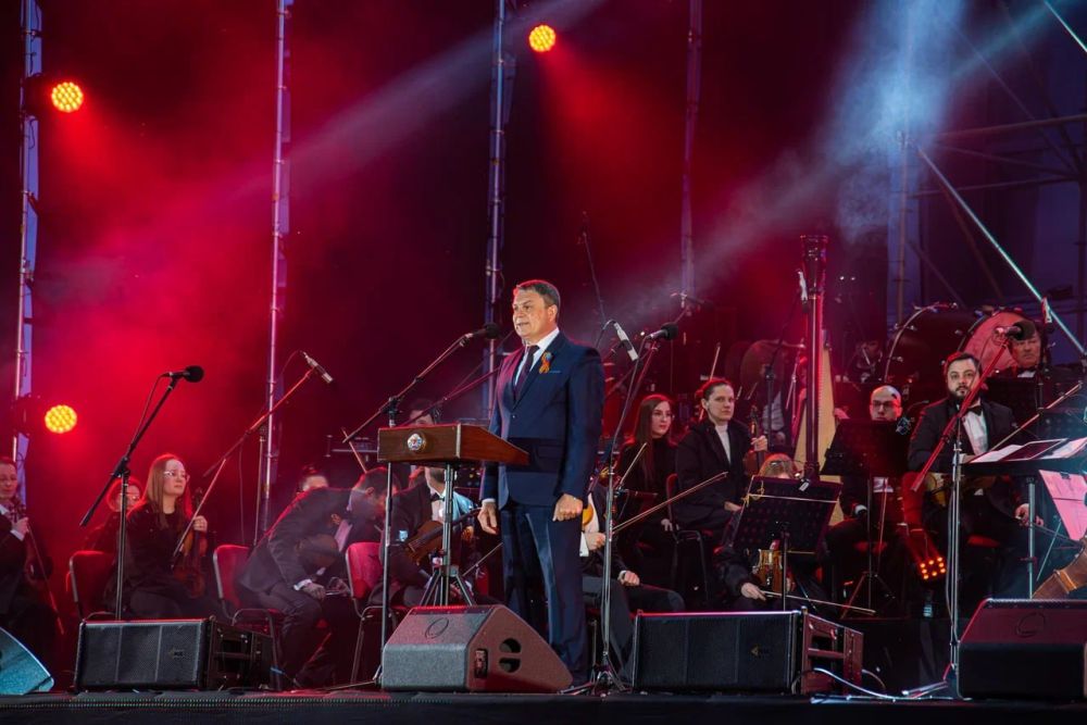 Глава ЛНР наградил деятелей России на концерте «Героям Победы»