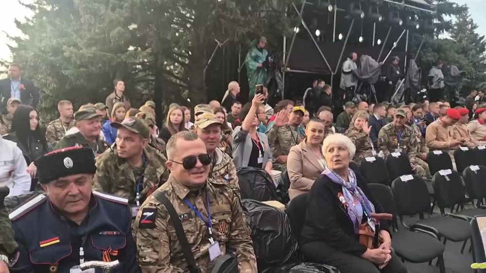 Военные, участники СВО и волонтеры посетили праздничные концерты к 9 мая и Дню Республики