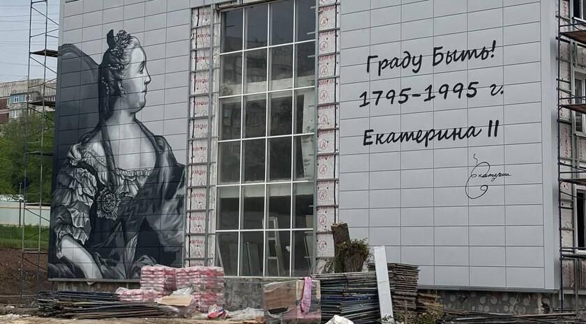 Фасад луганской гимназии № 60 имени 200-летия Луганска украсят муралы, отражающие историю города