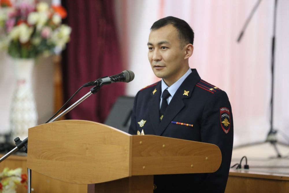 В рамках оперативно-профилактического мероприятия представитель МВД по региону провёл лекцию для коллектива луганского предприятия