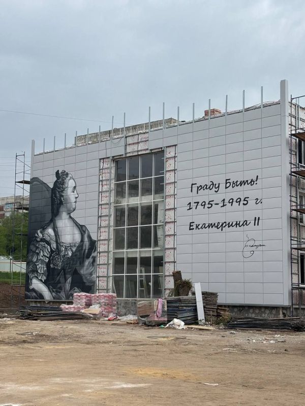 Луганскую гимназию № 60 украсят исторические муралы