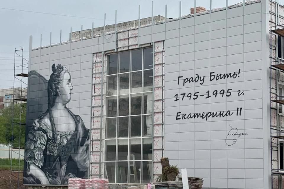 Фасад гимназии № 60 в Луганске украсят исторические муралы