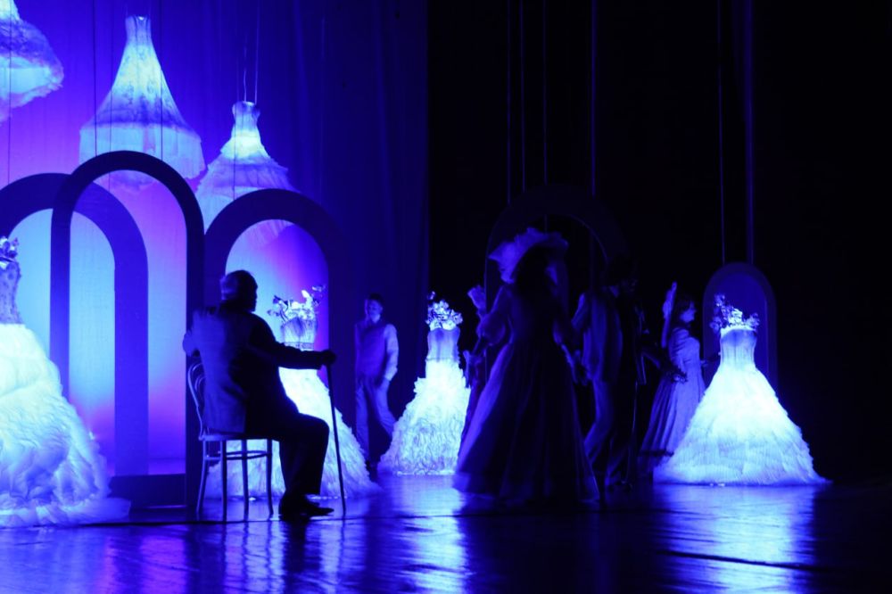 В Луганском академическом русском драматическом театре имени П. Луспекаева состоялась премьера спектакля «Богатые невесты» по мотивам пьесы А.Н. Островского