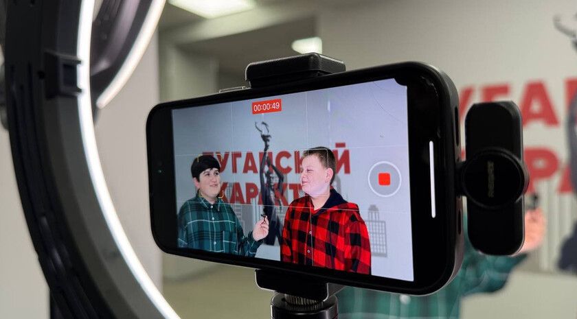 Школьники ЛНР в рамках «Луганского характера» изучили биографии 100 выдающихся земляков