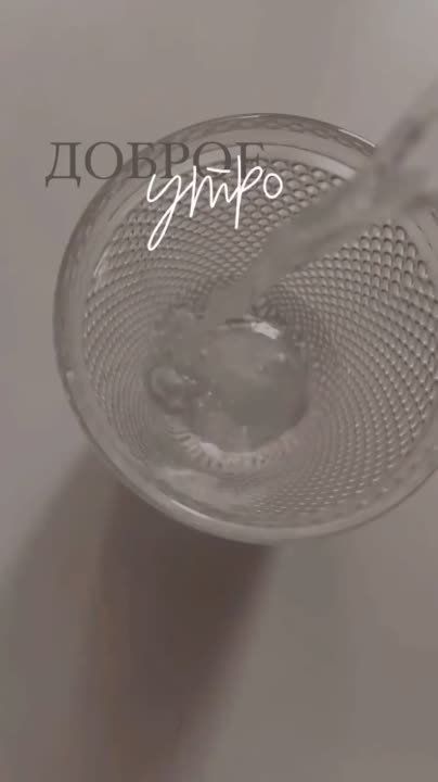 Когда одна дверь закрывается, открывается другая, но мы так долго и с таким сожалением смотрим на закрытую дверь, что не видим ту, которая для нас открылась