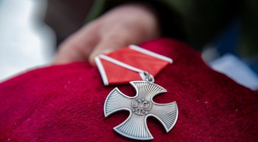 Путин наградил орденом Мужества посмертно сотрудника Луганскводы