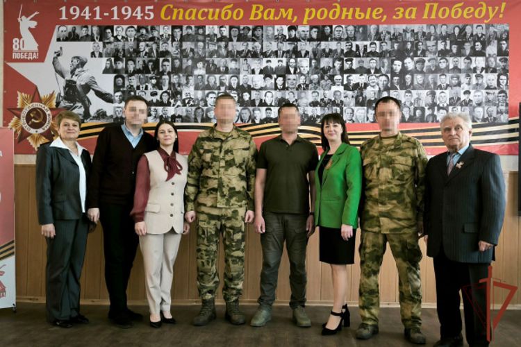 В ЛНР офицеры Росгвардии приняли участие в патриотических мероприятиях (видео)