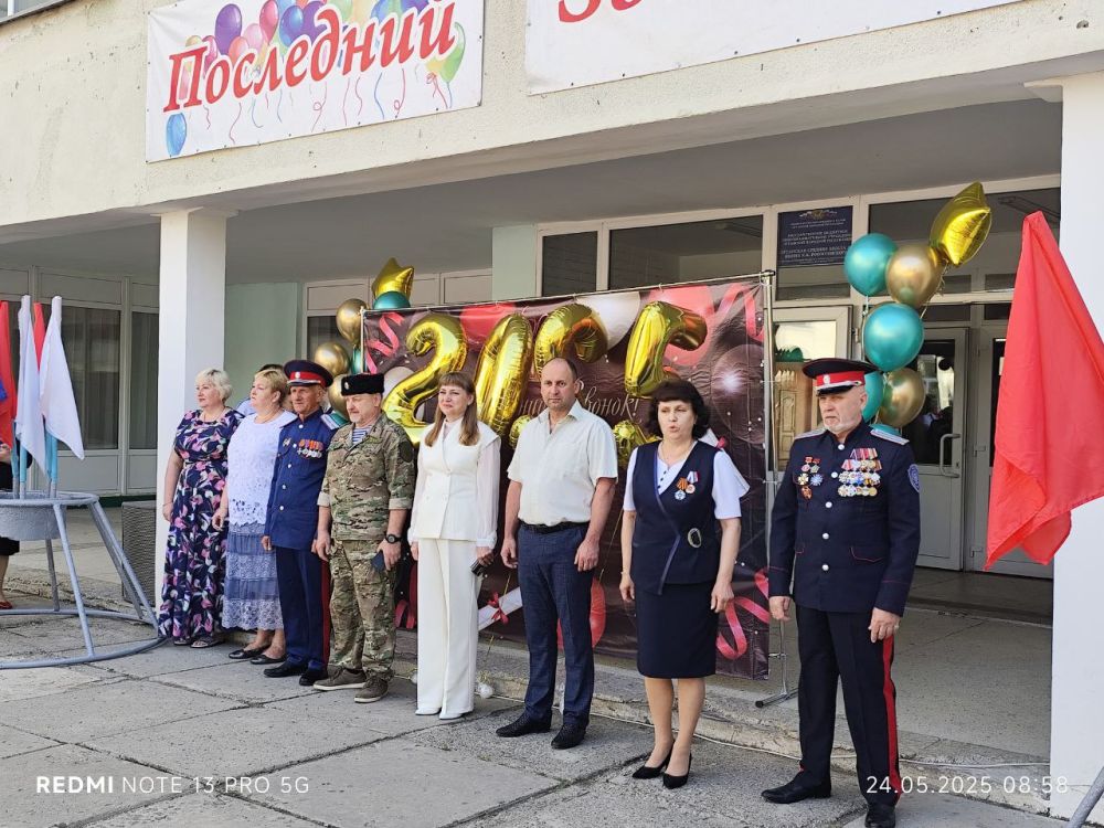 Игорь Рябушкин: Сегодня я присутствовал на торжественной линейке в Луганской школе № 55 имени Константина Рокоссовского посвящённой празднику последнего звонка