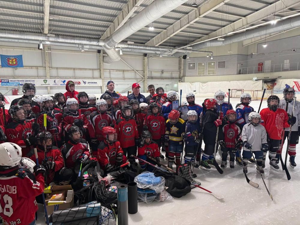 Тренерский штаб Академии хоккея имени Фетисова, а также игроки хоккейного клуба «Домодедово» прибыли в Луганскую Народную Республику