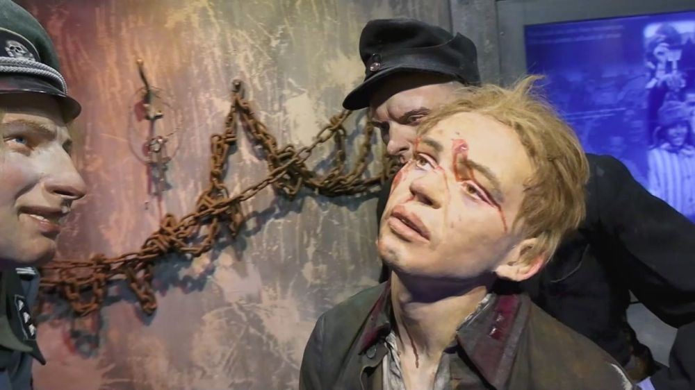 Региональное МВД совместно с депутатом НС ЛНР организовали для воспитанников Луганского детского дома экскурсию по вагонам «Поезда Победы»