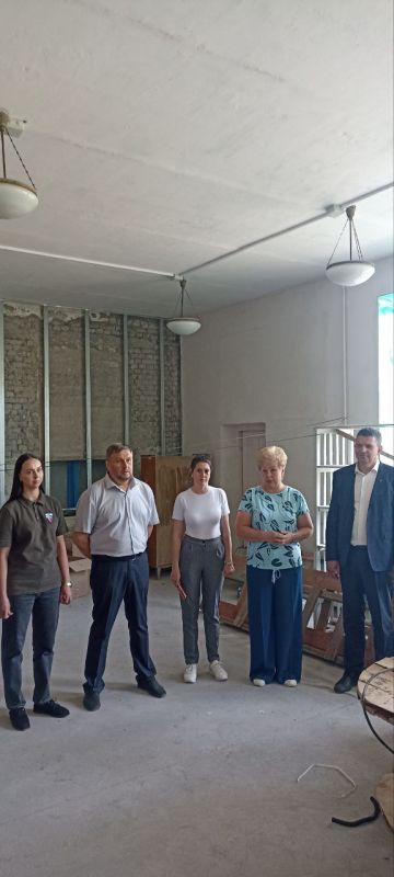 Олег Коваль: 27 мая, совместно с сенатором Совета Федерации Ольгой Бас, директором ГБУ ЛНР "ЦИМТО" Сергеем Бахровым, руководителями Лутугинского муниципального округа провели мониторинг проведения капитального ремонта в...