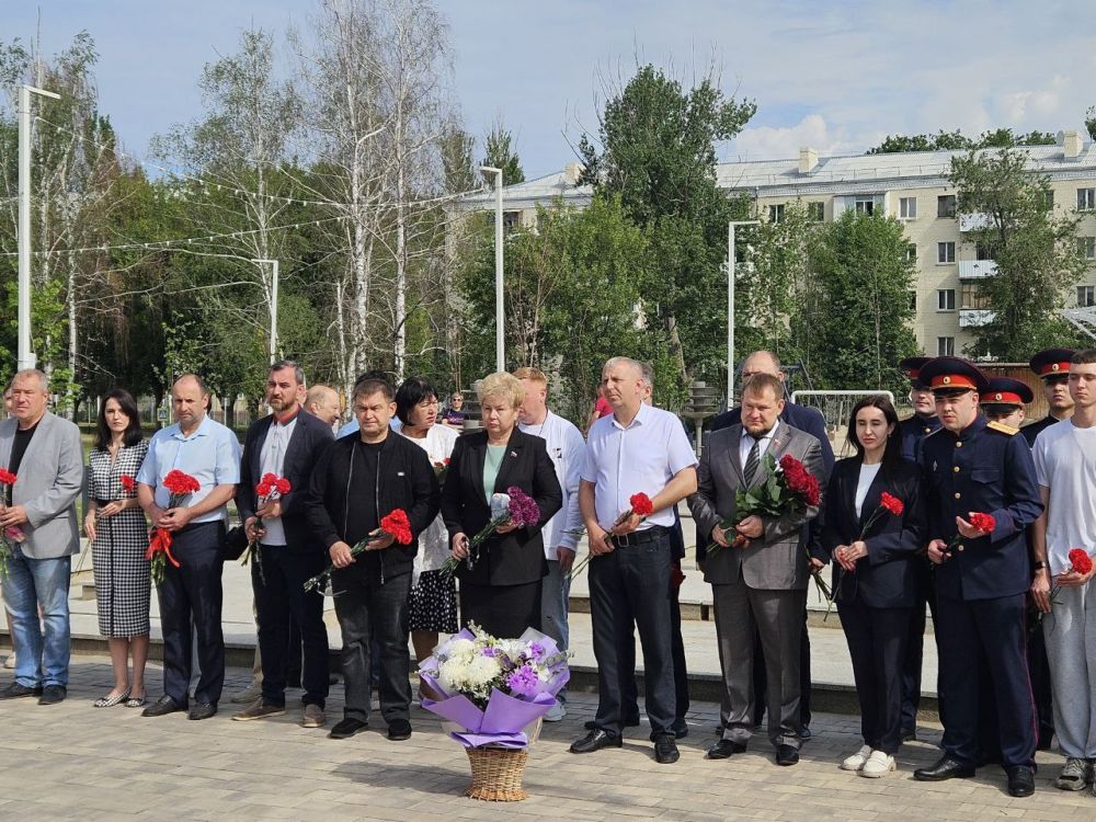 Игорь Рябушкин: Сегодня, в Международный день защиты детей, в Луганске у мемориала «Ангелы» почтили память детей, чьи жизни были трагически прерваны в результате военных действий в Донбассе