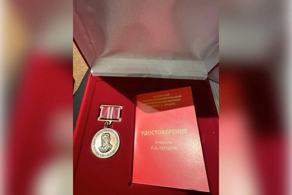 Главный онколог ЛНР получила медаль имени П.А. Герцена