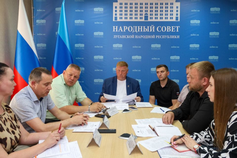 Андрей Губарев: Состоялось расширенное заседание Комитета Народного Совета ЛНР по аграрной политике, природопользованию и земельным отношениям