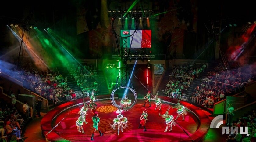 Артисты итальянской династии Тони представили шоу в цирке Луганска